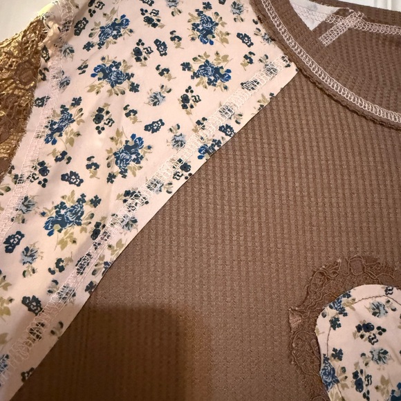 POL Brown Floral Applique Lace Sleeve Top - Picture 5 of 6